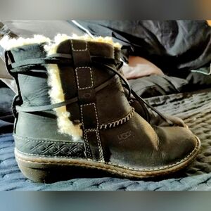 UGG Ankle Boots/Size 8